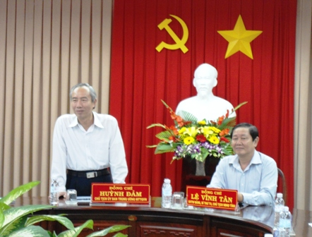 ປະທານສູນກາງ ແນວໂຮມປະເທດຊາດຫວຽດນາມ ຮິ່ງດາມ ລົງຢ້ຽມຢາມແຂວງດົ່ງທາບ